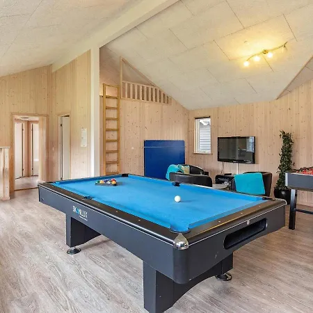 Seven-bedroom In Holiday home *