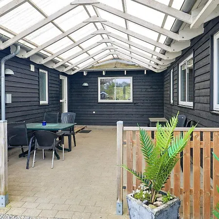 Seven-bedroom In Holiday home