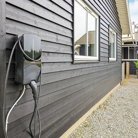 Seven-bedroom In Holiday home *