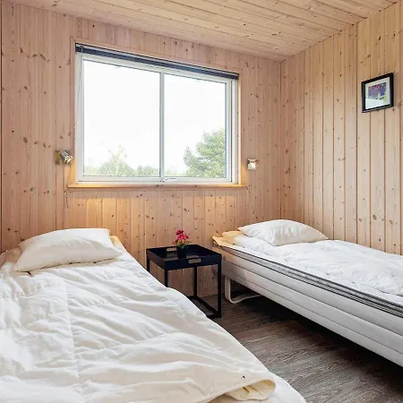Seven-bedroom In Holiday home *