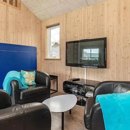 Seven-bedroom In Holiday home