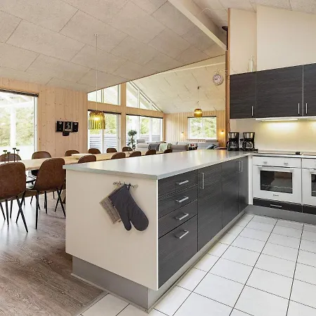 Seven-bedroom In Holiday home *