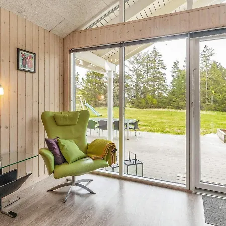 Seven-bedroom In Holiday home *