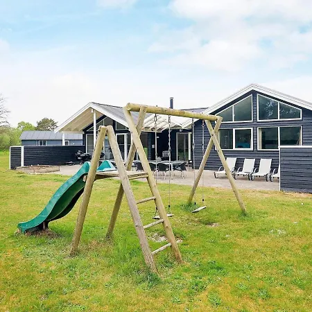 Holiday home Seven-bedroom In
